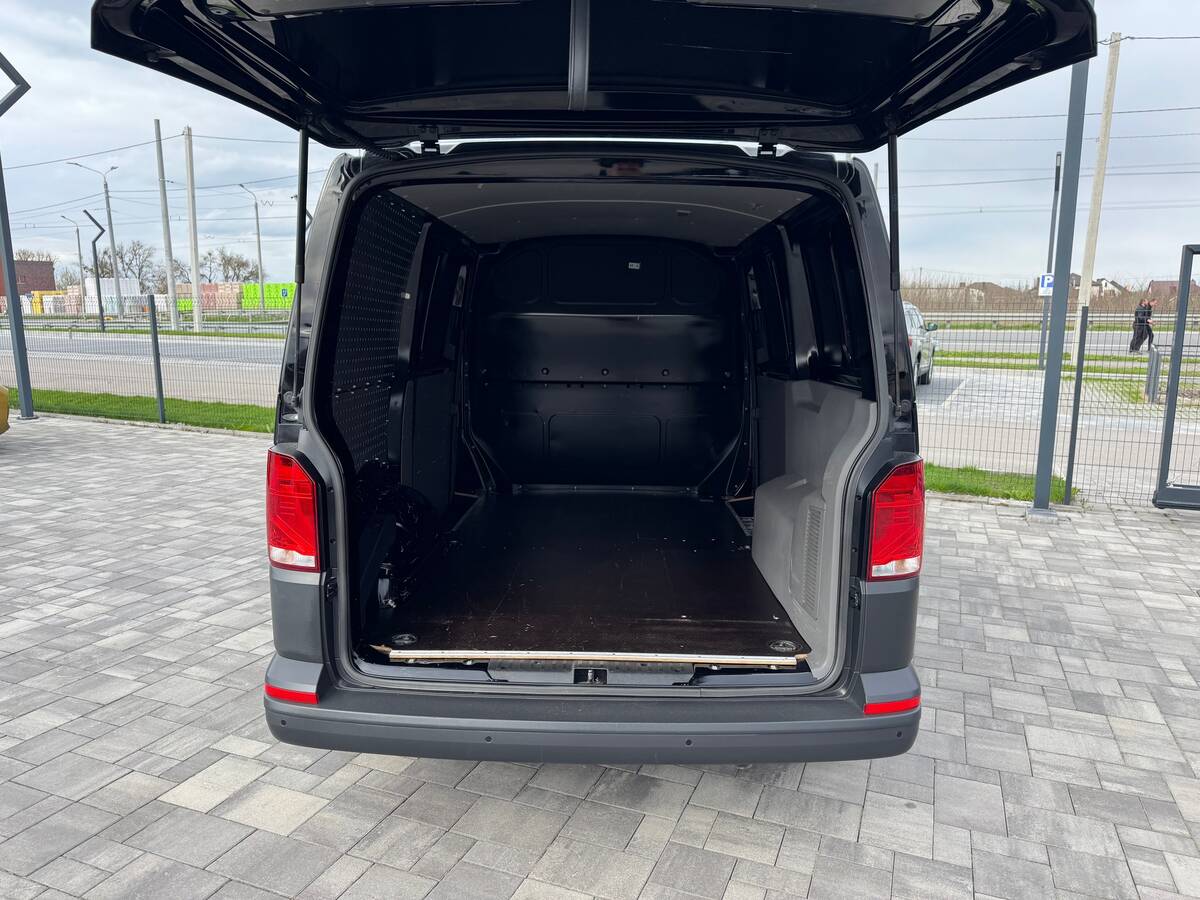 Volkswagen Transporter 2020 - Transmission: Manual 