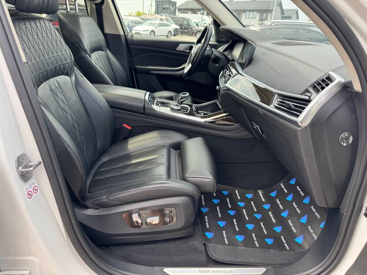 BMW X7 2020 - DriveType: All-wheel 