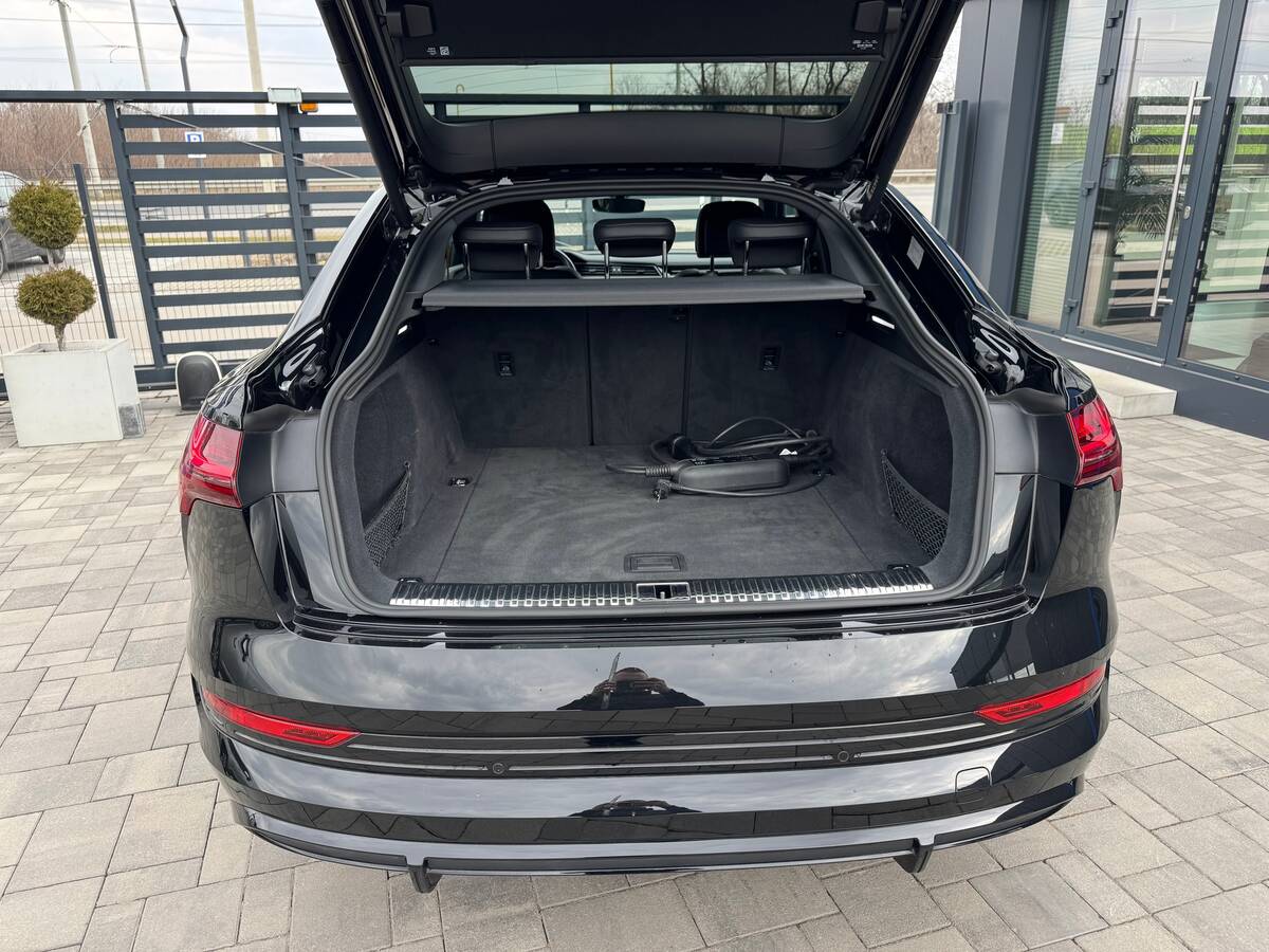 Audi e-tron 2022 - фреш авто