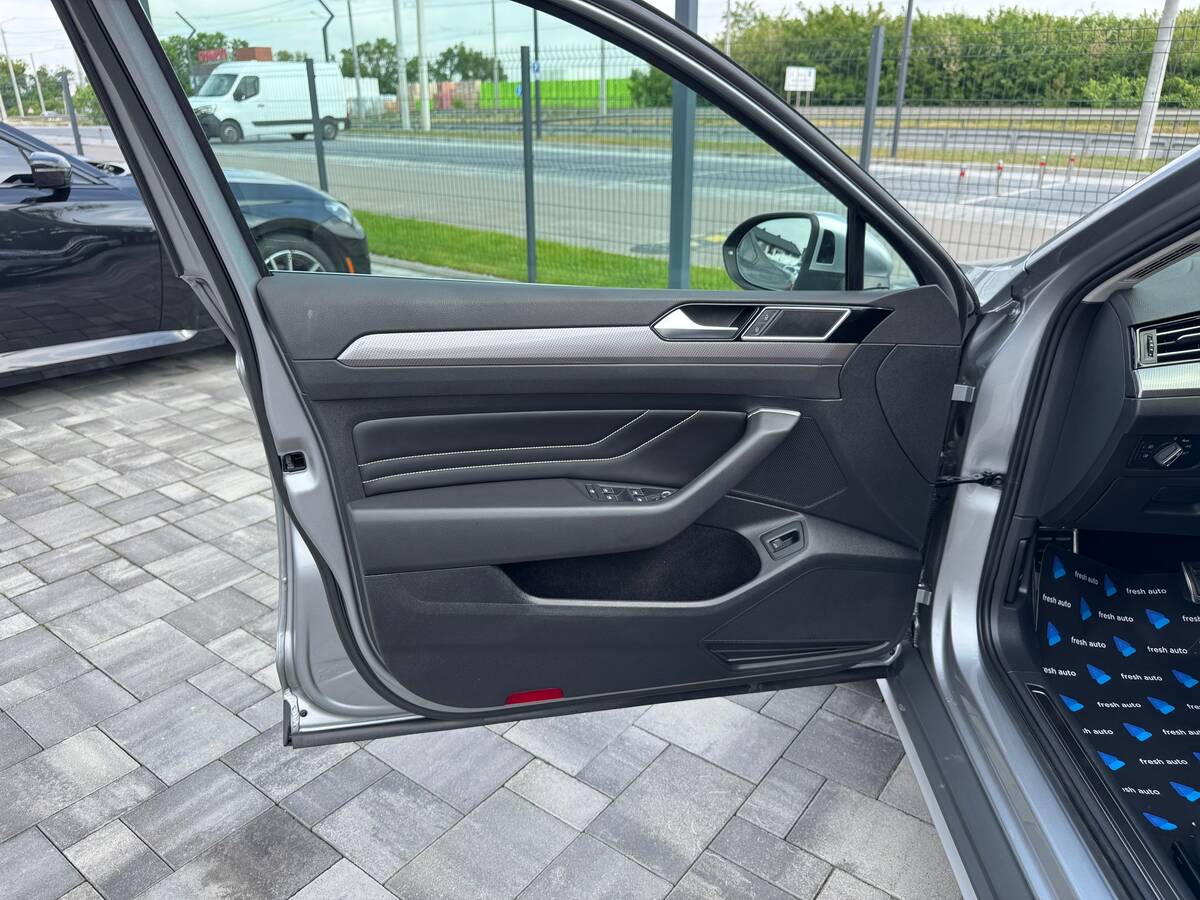Volkswagen Passat Alltrack 2022 - fresh auto