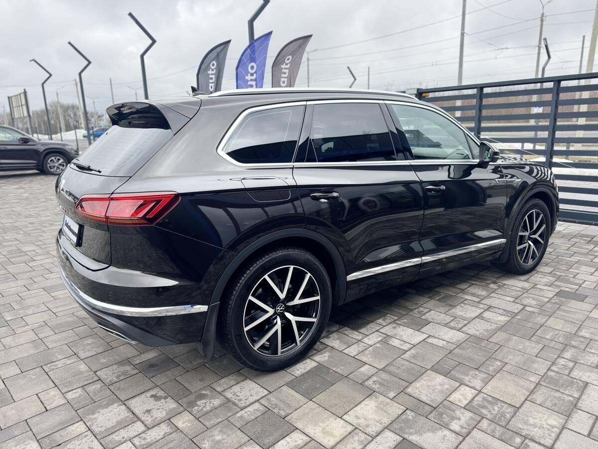 Volkswagen Touareg 2021 - Об'єм двигуна: 3.0 