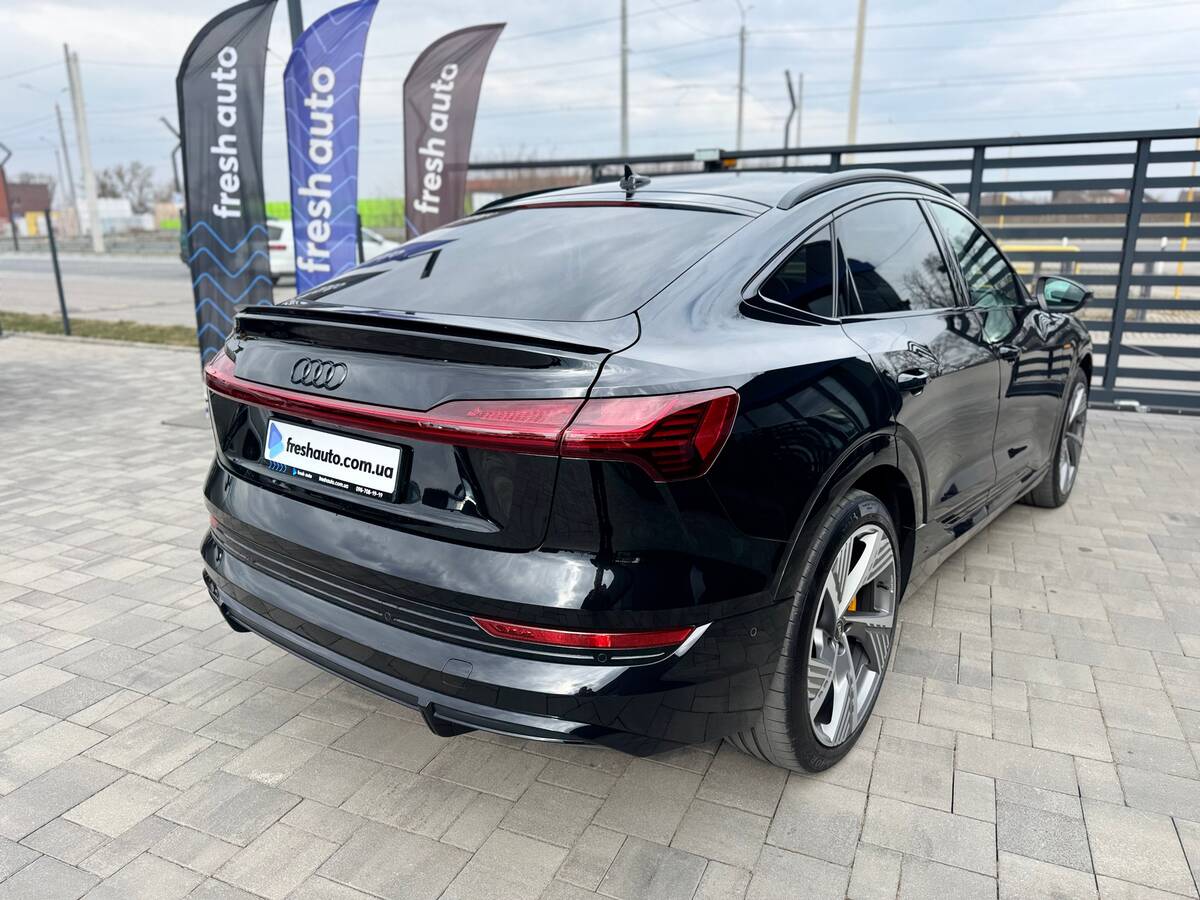 Audi e-tron 2022 - fresh auto