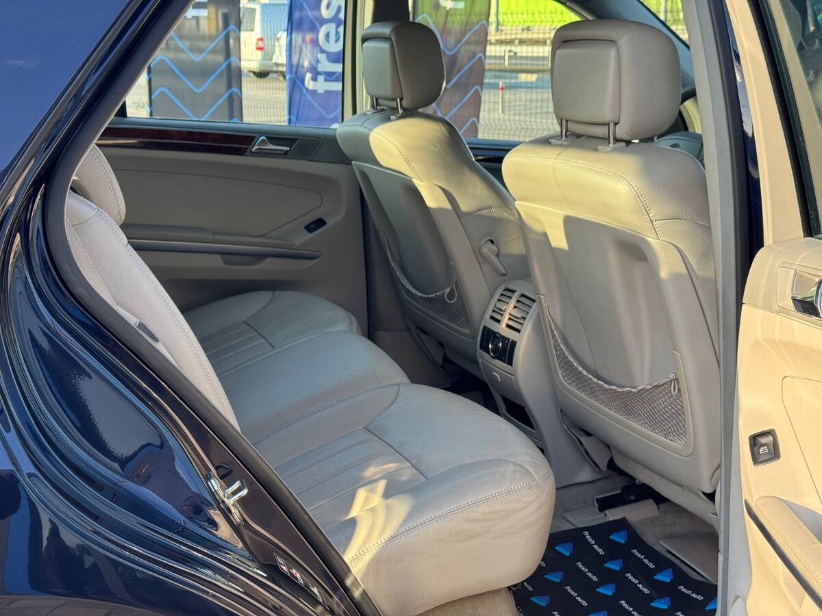 Mercedes-Benz ML 2005 - Об'єм двигуна: 3.0 л.