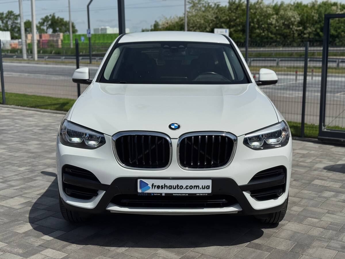 BMW X3 2021 - Кількість місць: 5 
