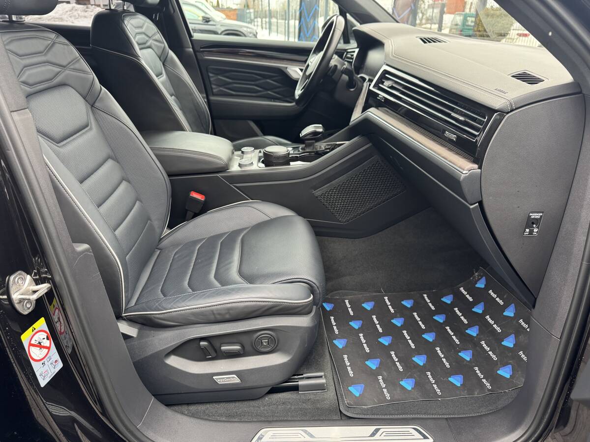 Volkswagen Touareg 2021 - Рік: 2021 