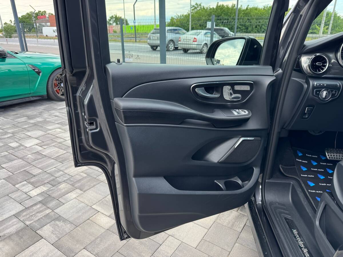 Mercedes-Benz V 300 2021 - фреш авто