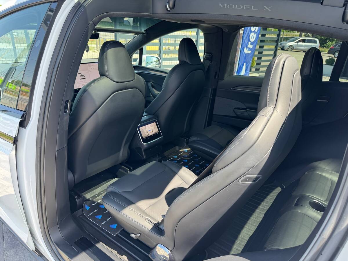 Tesla Model X 2022