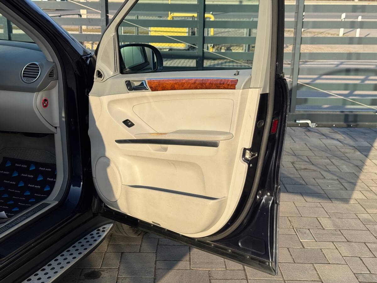 Mercedes-Benz ML 2005 - Потужність: 224 кс