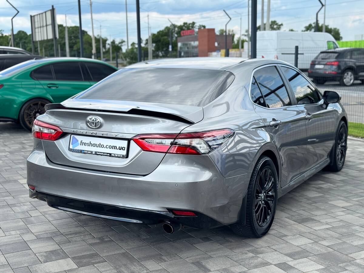Toyota Camry 2021 - фреш авто