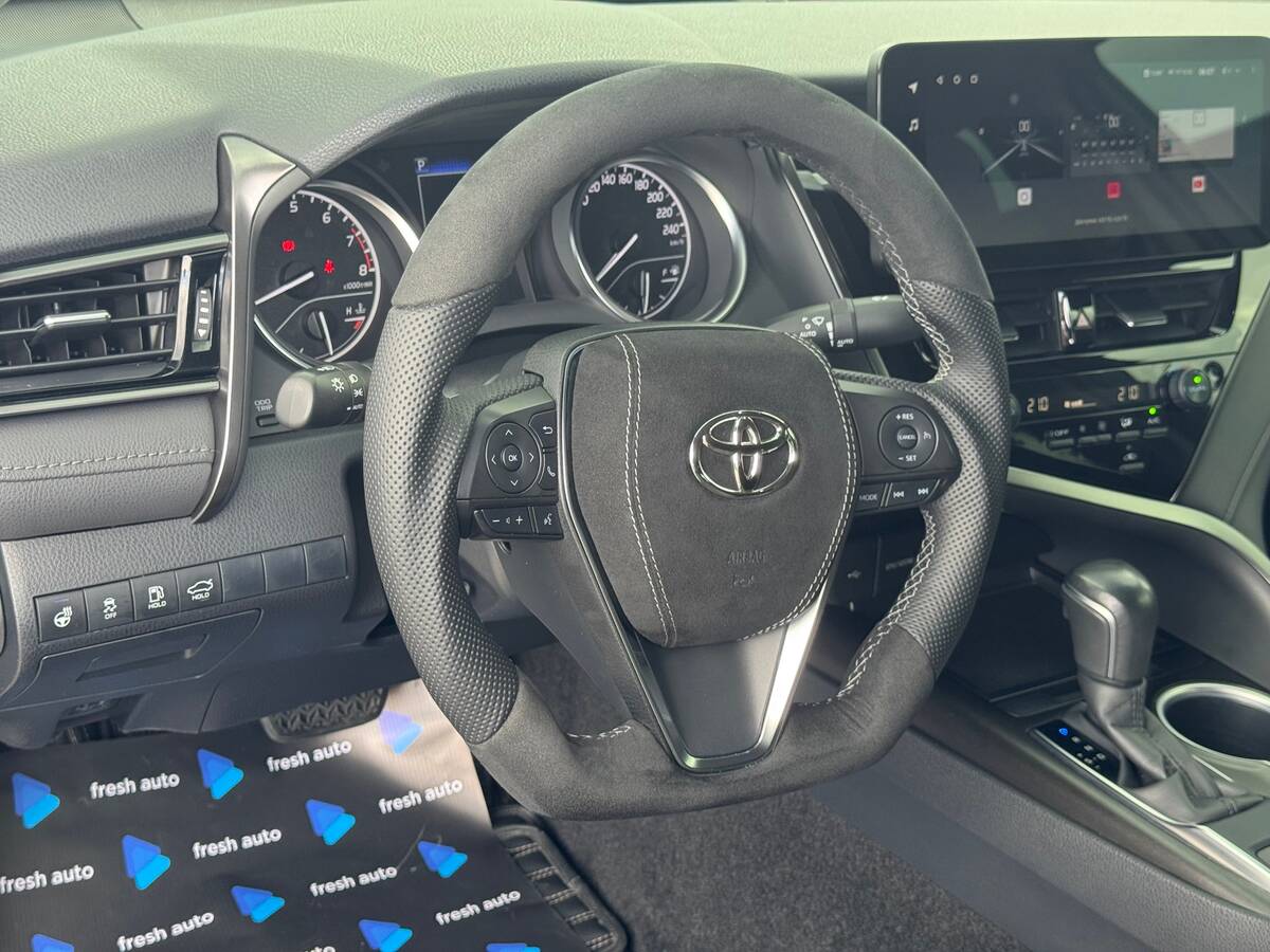Toyota Camry 2021 - фреш авто рівне