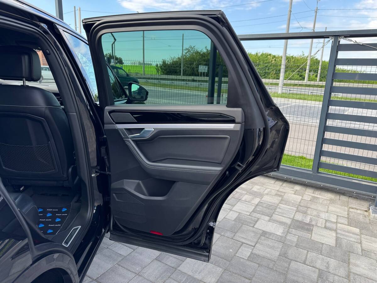 Volkswagen Touareg 2020 - freshauto