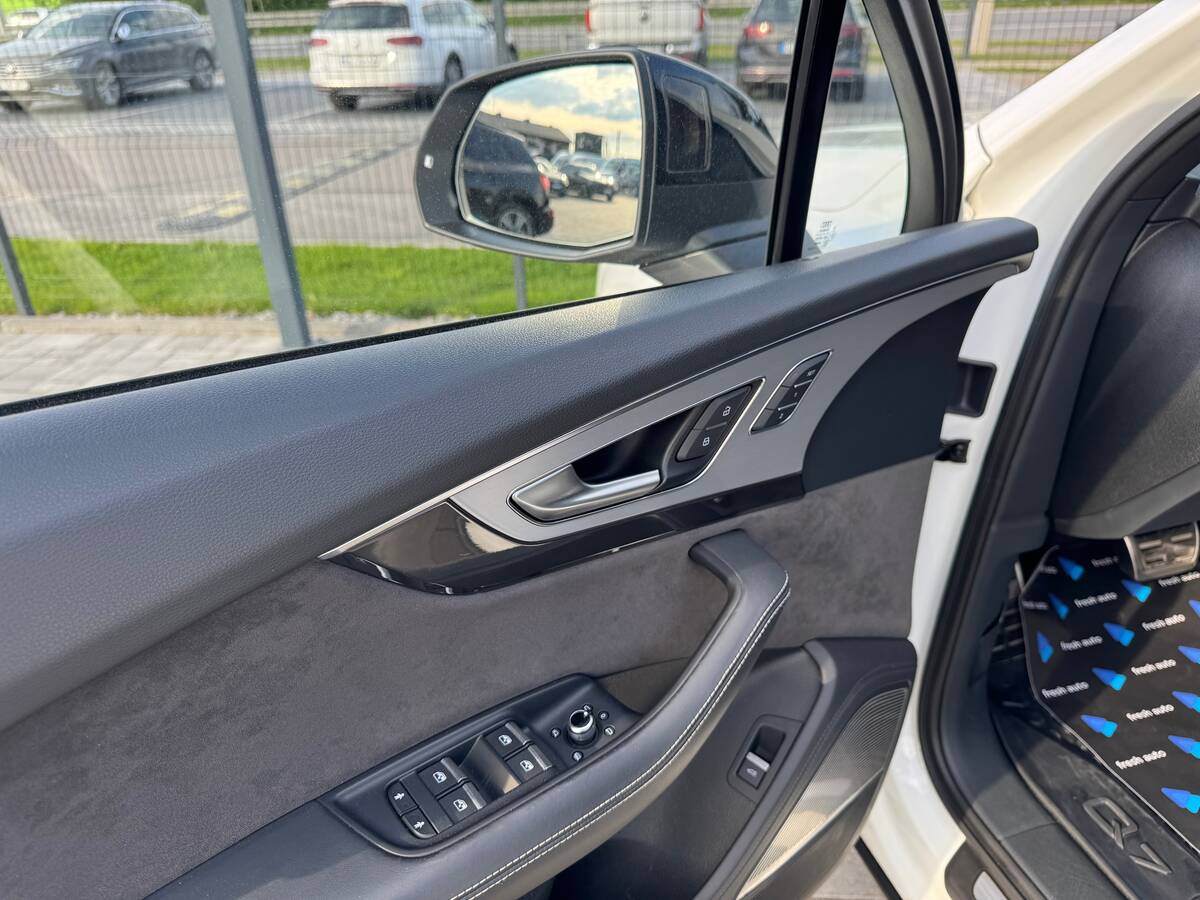 Audi SQ7 2017 - fresh auto