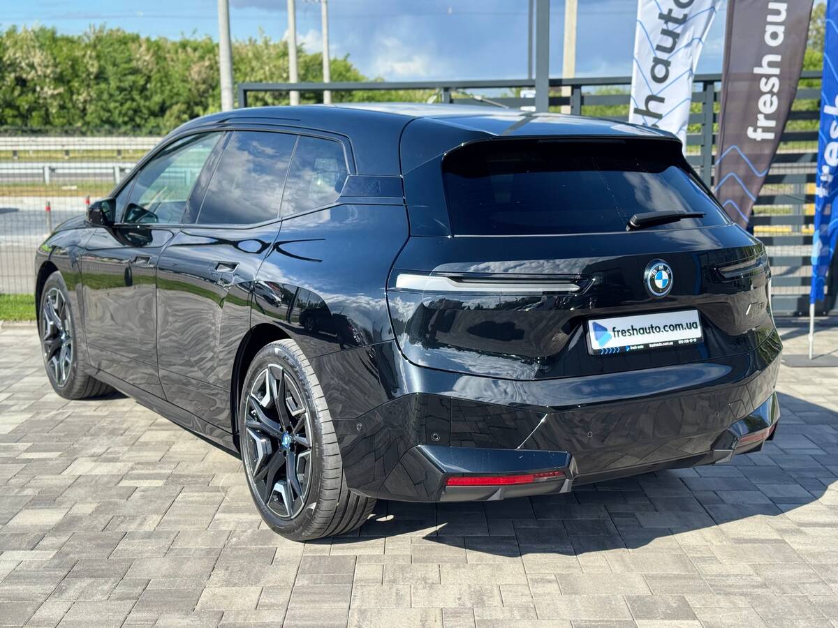 BMW iX 2023 - Привід: Повний 