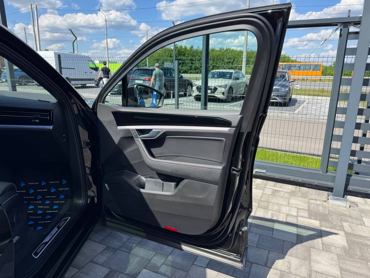 Volkswagen Touareg 2022 - фреш авто рівне