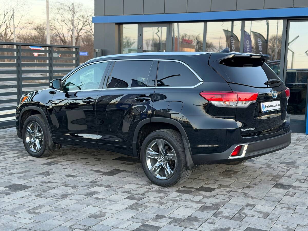 Toyota Highlander 2018 - Кількість місць: 7 