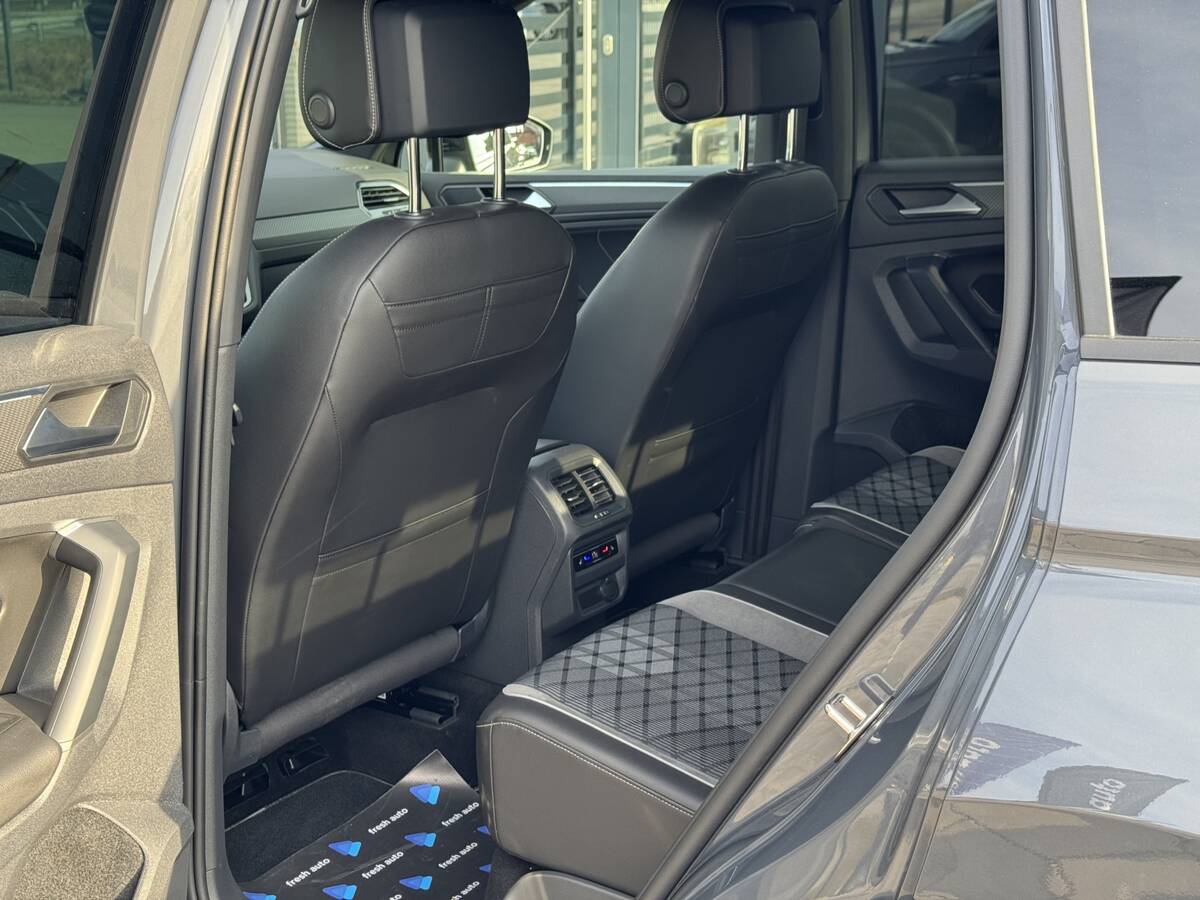 Volkswagen Tiguan 2022 - Кількість місць: 5 