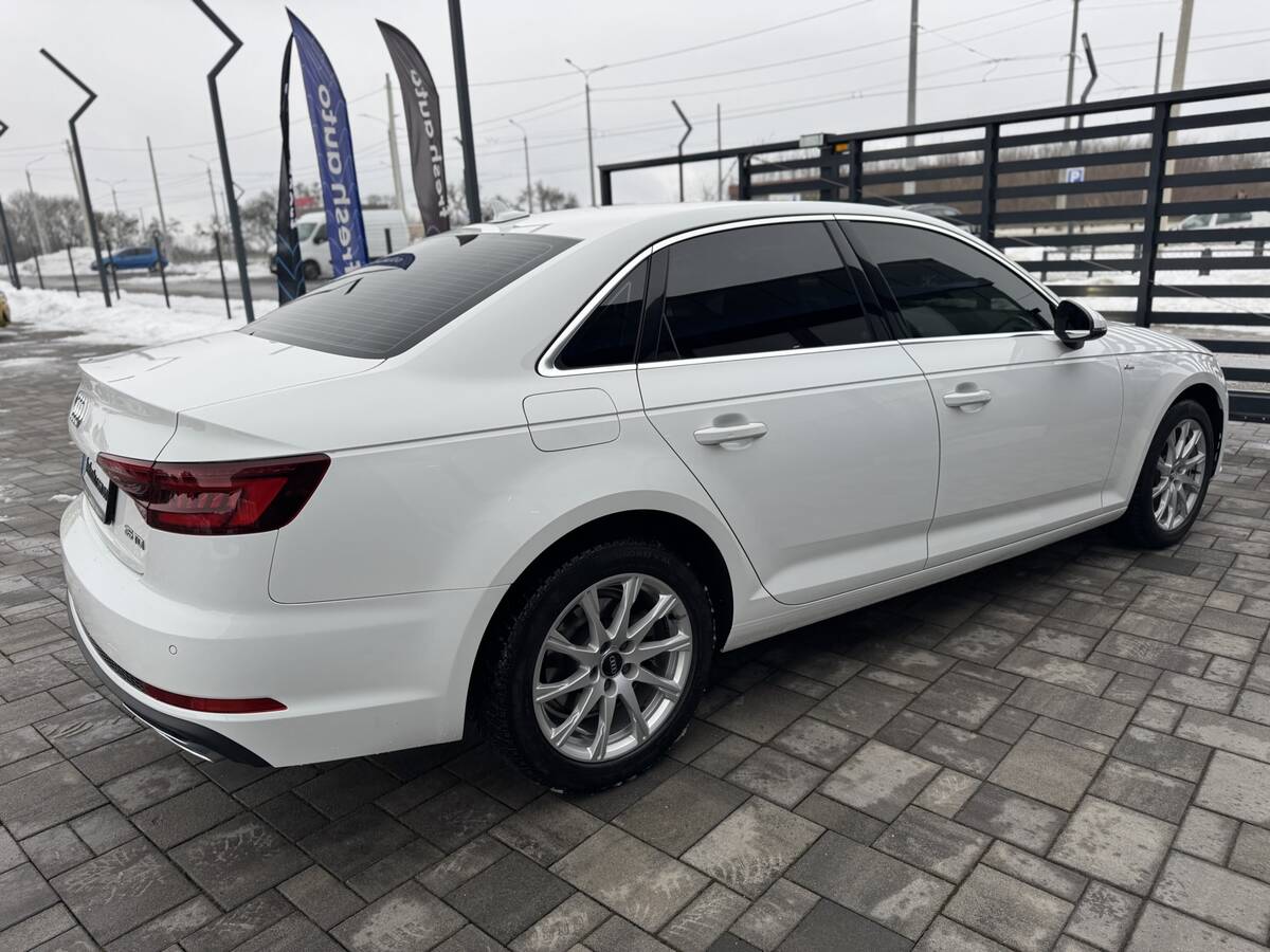 Audi A4 2020 - Об'єм двигуна: 2.0 