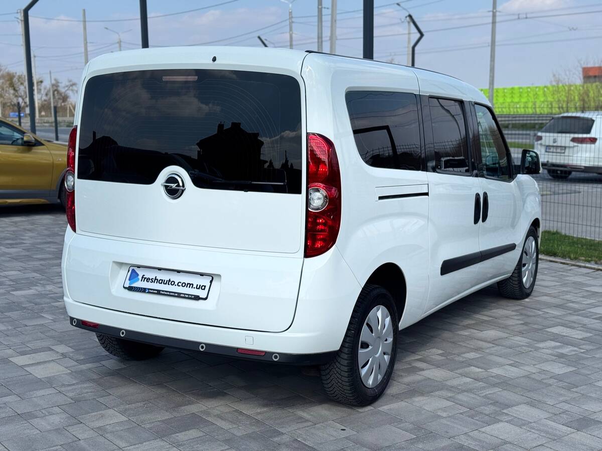 Opel Combo 2018 - фреш авто