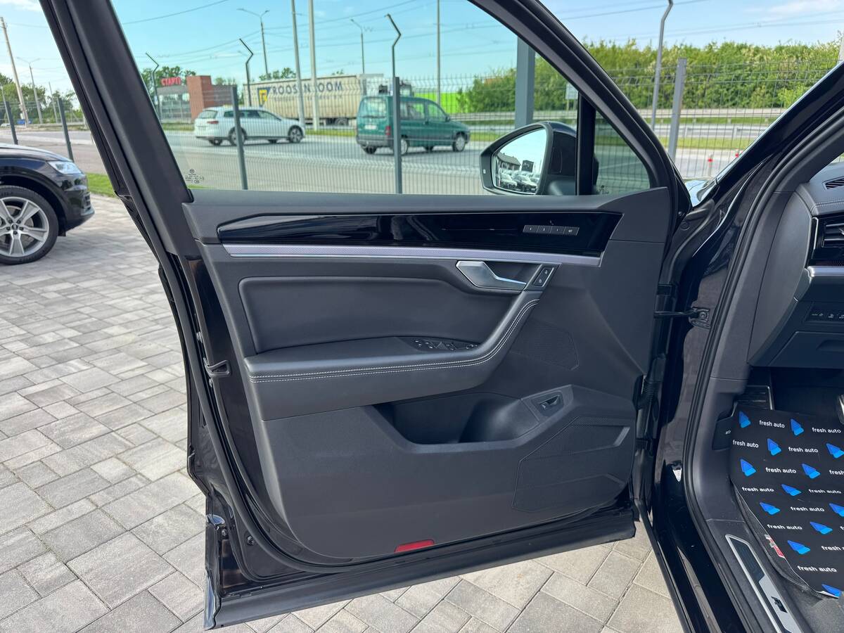 Volkswagen Touareg 2020 - fresh auto