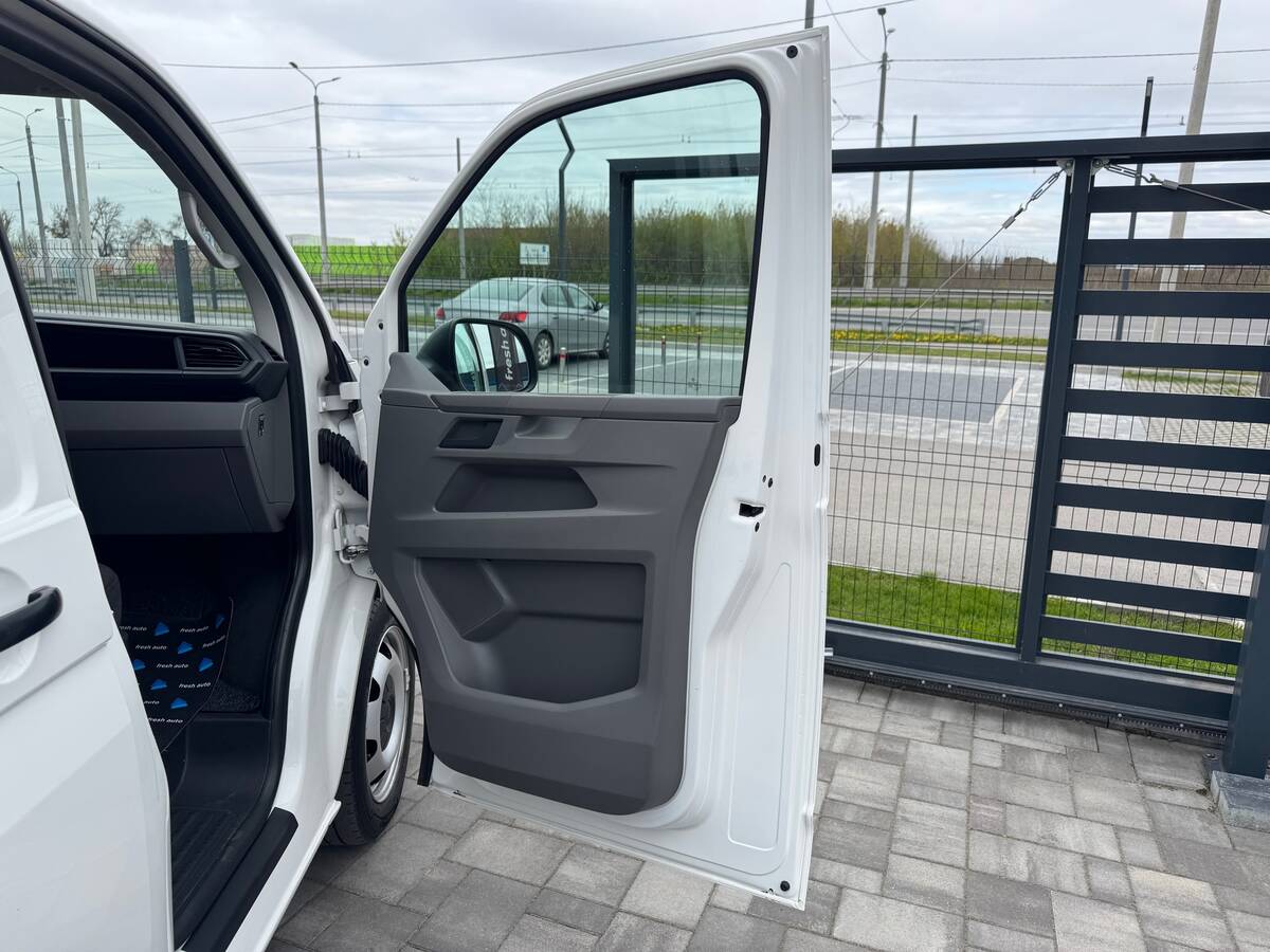 Volkswagen Transporter 2020 - Об'єм двигуна: 2.0 л.