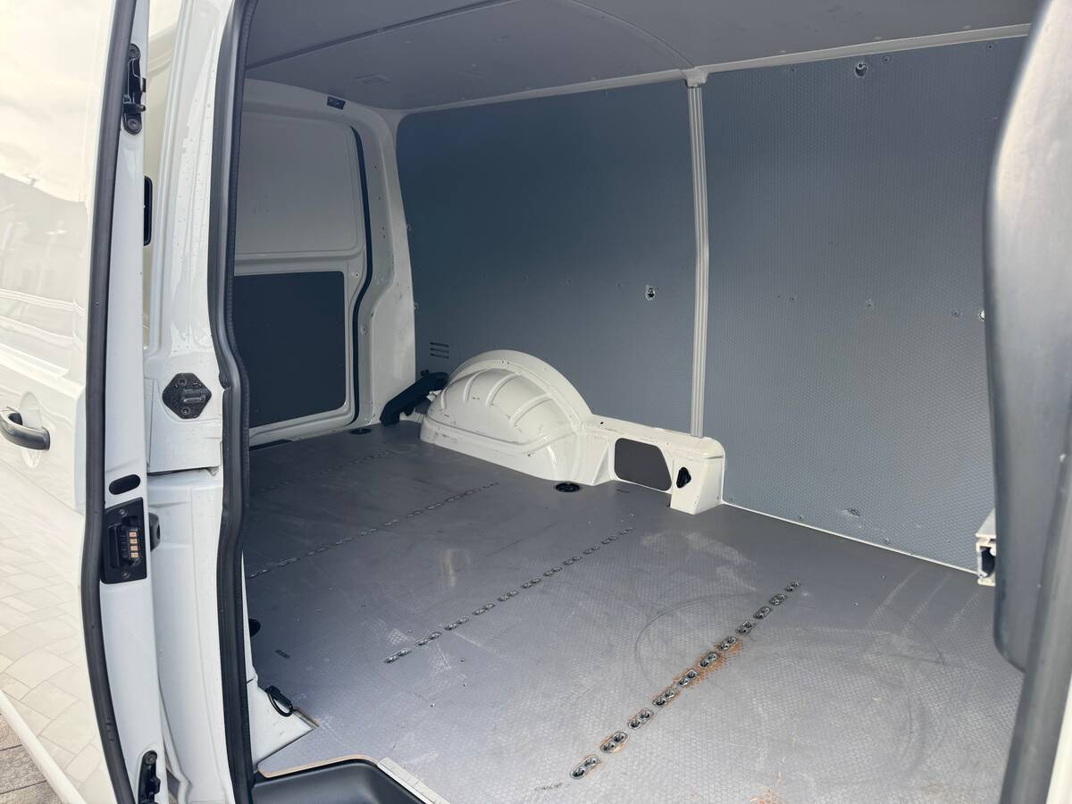 Volkswagen Transporter 2020 - Кількість місць: 2 