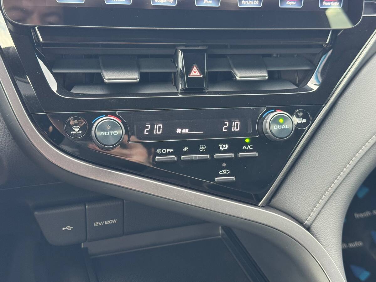 Toyota Camry 2021 - DriveType: Front 