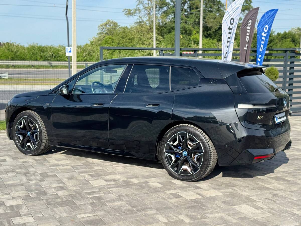 BMW IX M60 2023 - DriveType: All-wheel 