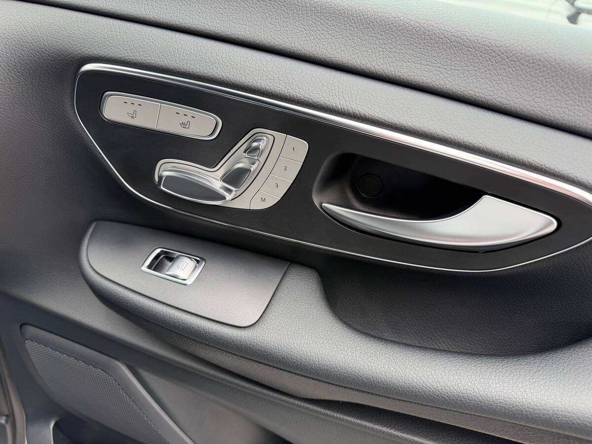 Mercedes-Benz V-Class 2021 - Об'єм двигуна: 2.0 л.