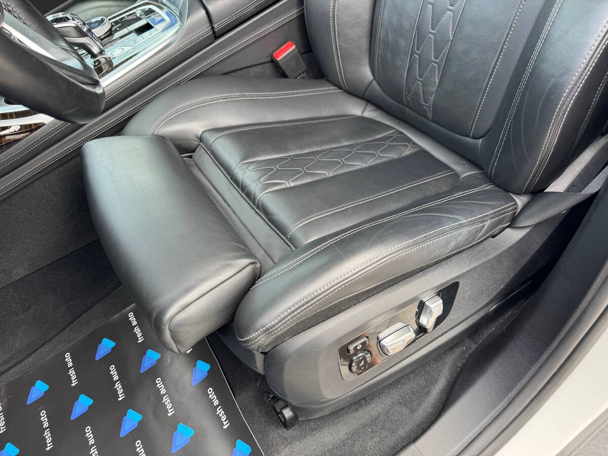 BMW X7 2020 - Number Of Seats: 7 