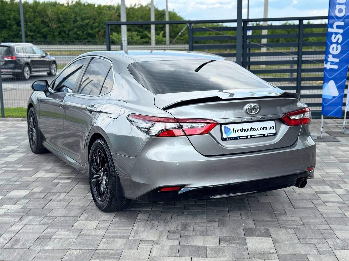 Toyota Camry 2021 - Fuel: Petrol 