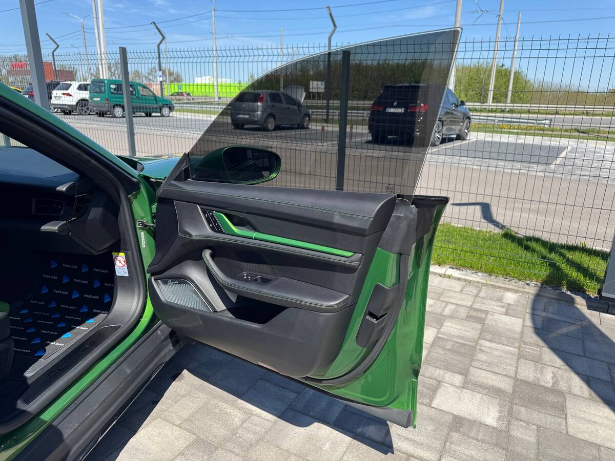 Porsche Taycan 2021 - freshauto