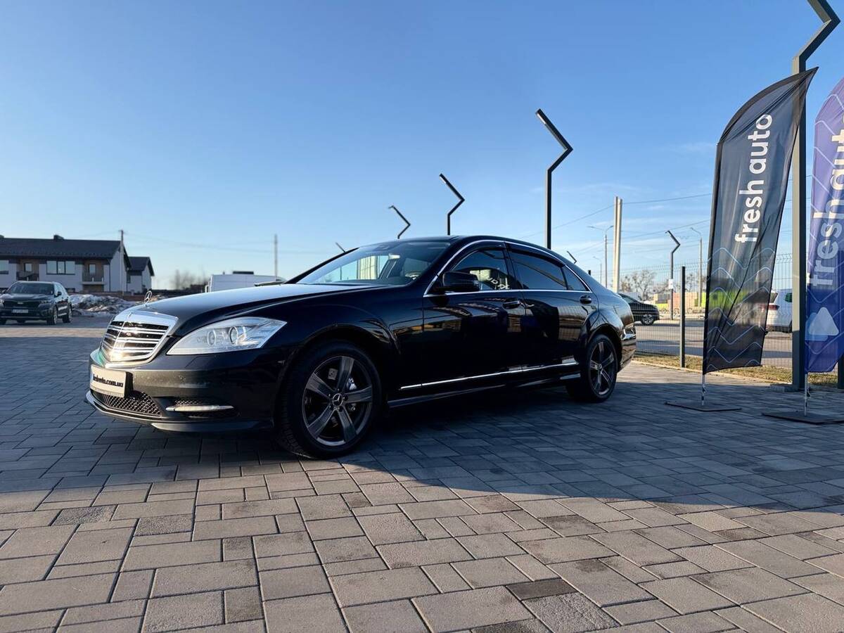Mercedes-Benz S-Class 2012 - Кількість місць: 5 