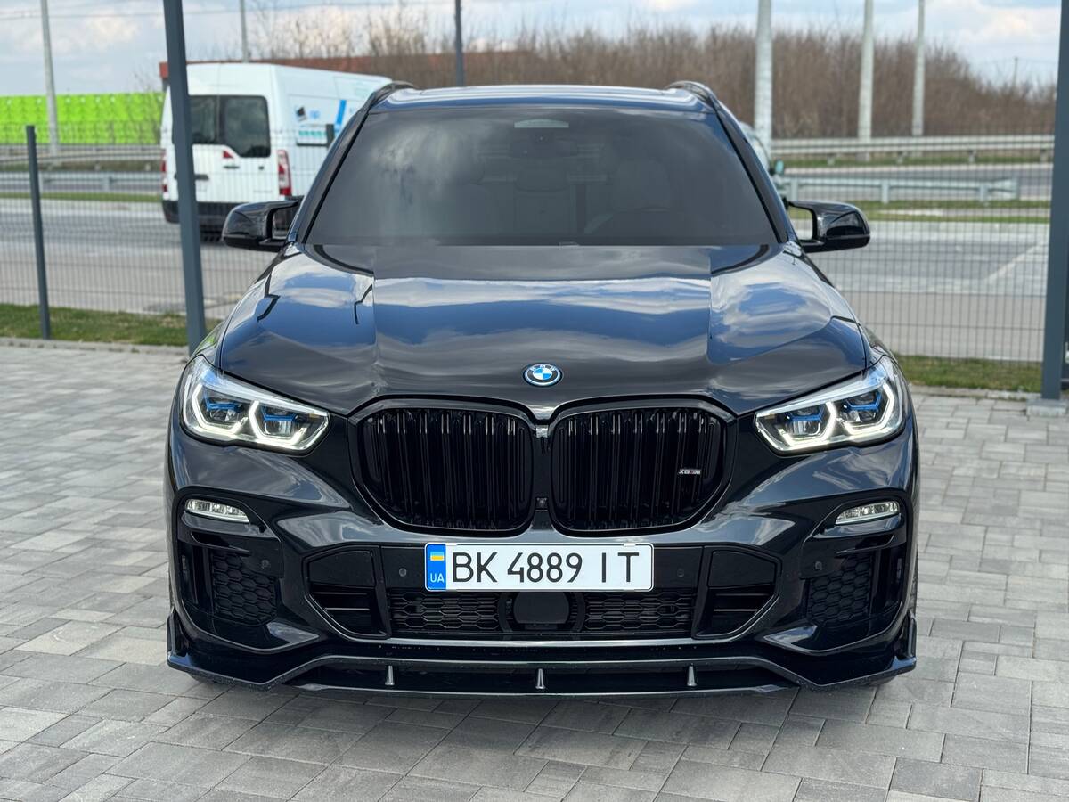 BMW X5 2023 - Кількість місць: 5 