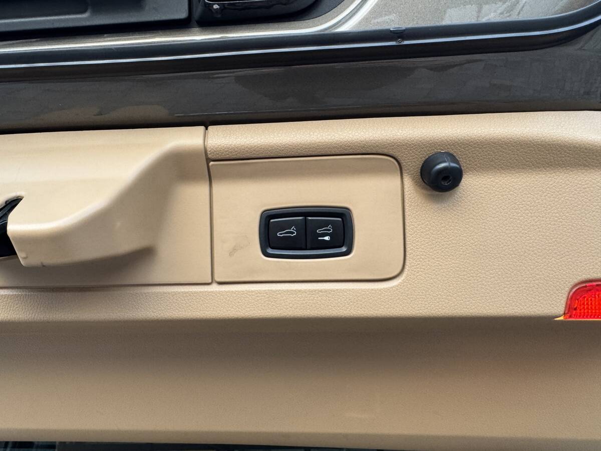 Porsche Panamera 2011 - Number Of Seats: 4 