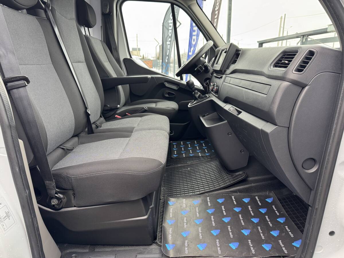 Renault master 2022 - Кількість місць: 3 