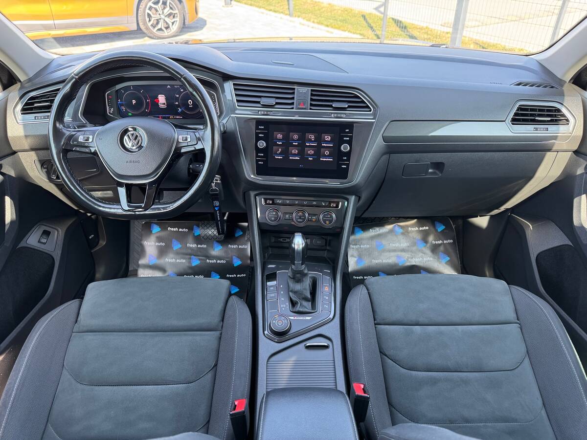 Volkswagen Tiguan 2019 - Країна: Швеція 
