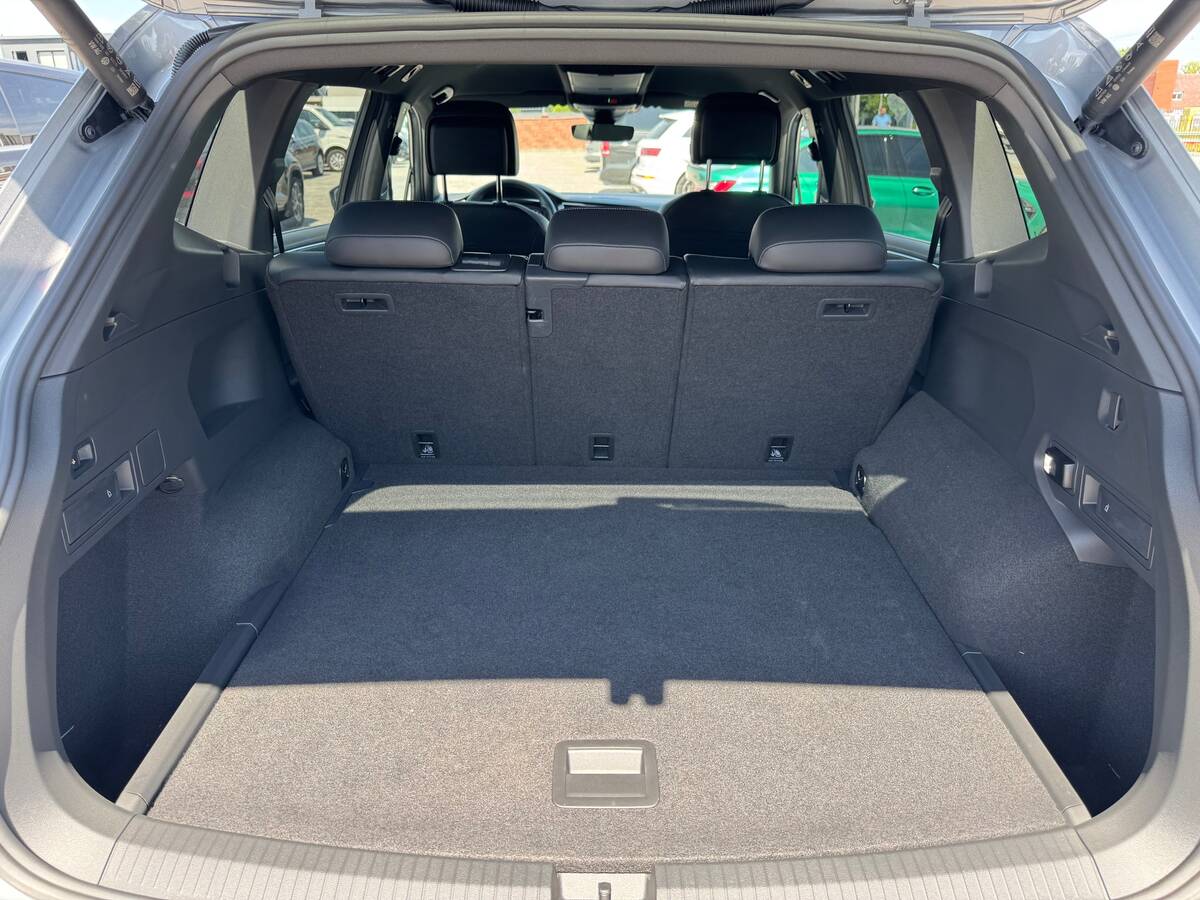 Volkswagen Tiguan Allspace 2022 - Комплектація: R-Line 