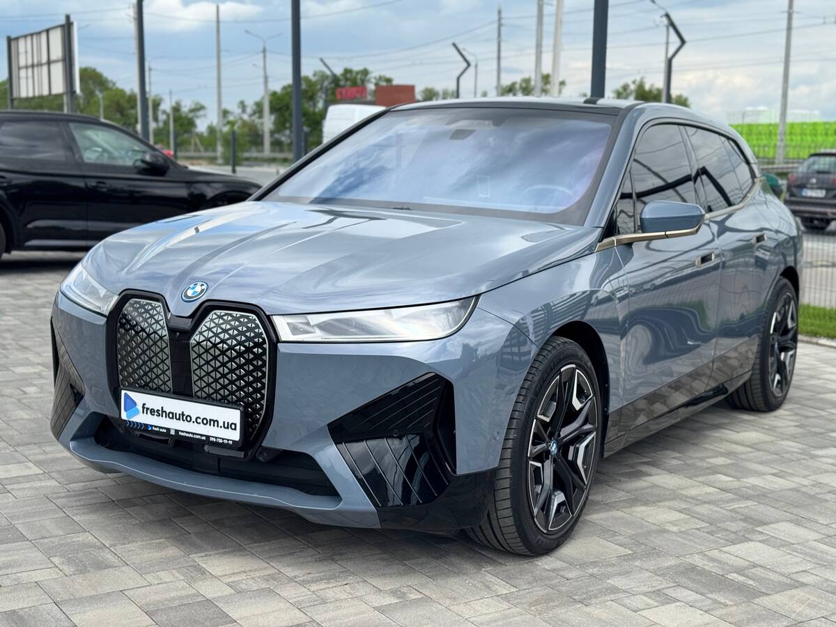 BMW iX 2023 - Кількість місць: 5 