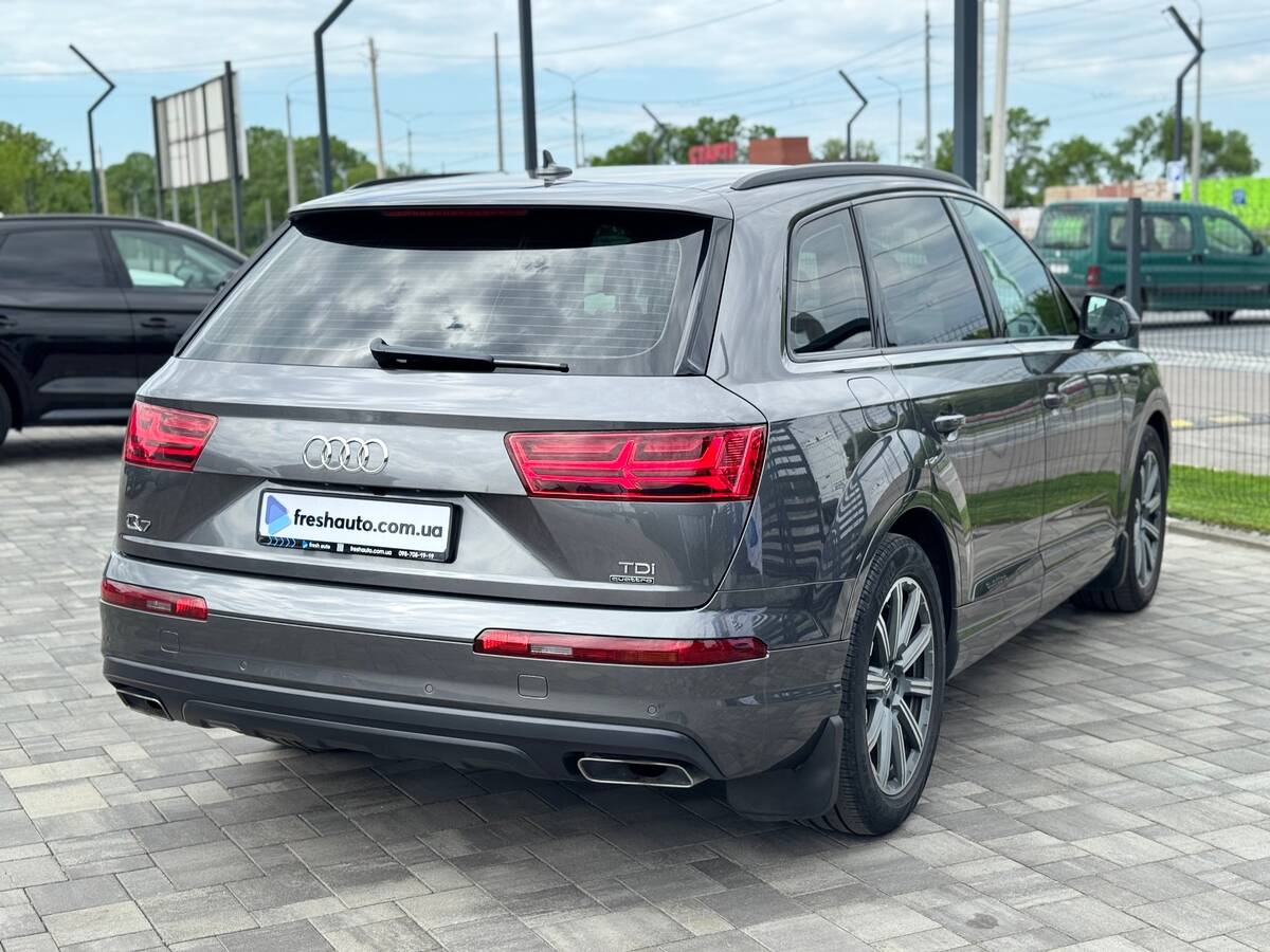 Audi Q7 2018 - фреш авто