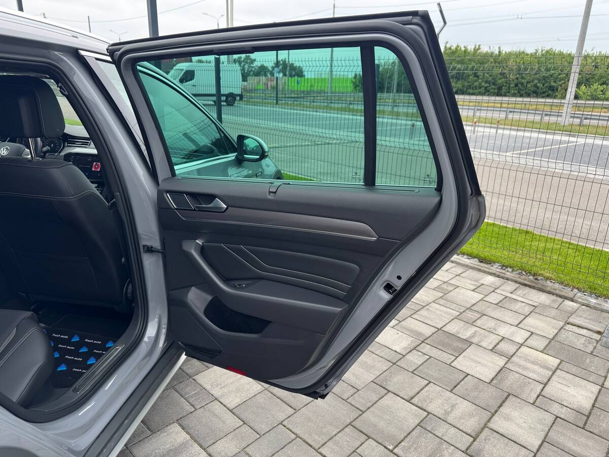 Volkswagen Passat Alltrack 2023 - фреш авто