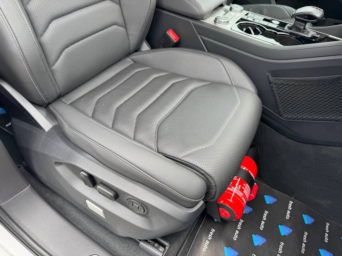Volkswagen Touareg R 2022 - фрешавто
