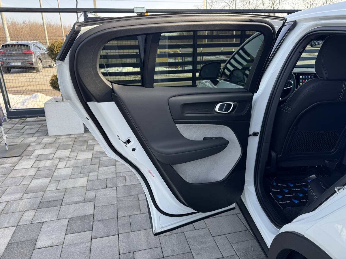 Volvo C40 Recharge 2023 - Привід: Повний 