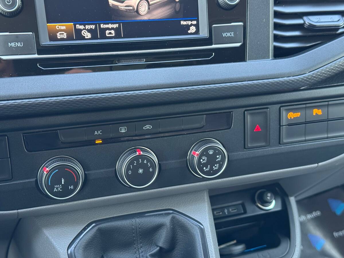 Volkswagen Transporter 2020 - Transmission: Manual 