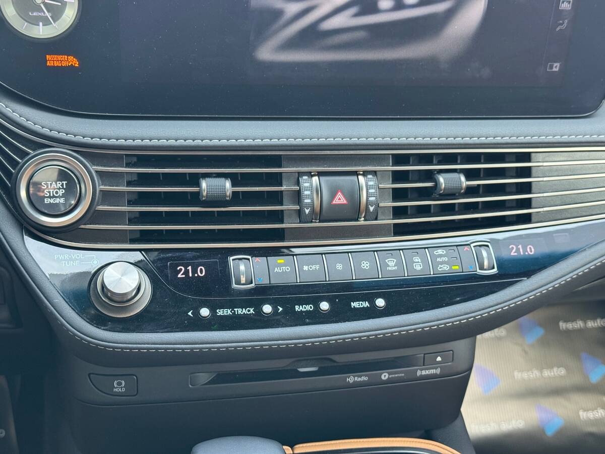 Lexus LS500 2022 - Об'єм двигуна: 3.4 л.