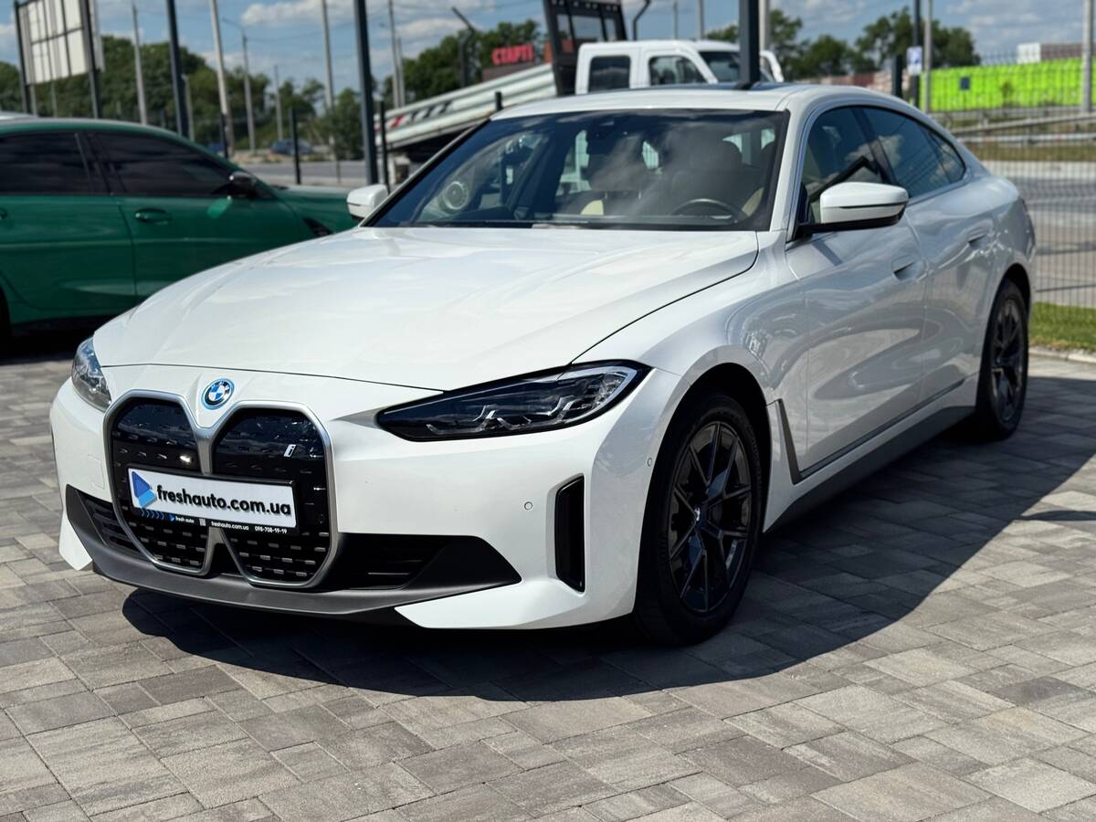 BMW i4 2022 - Number Of Seats: 5 