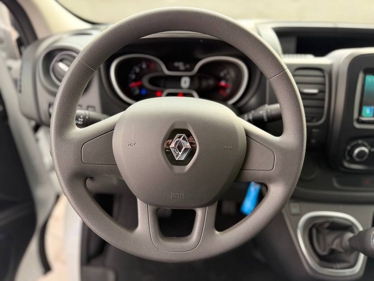 Renault Trafic 2021 - фреш авто