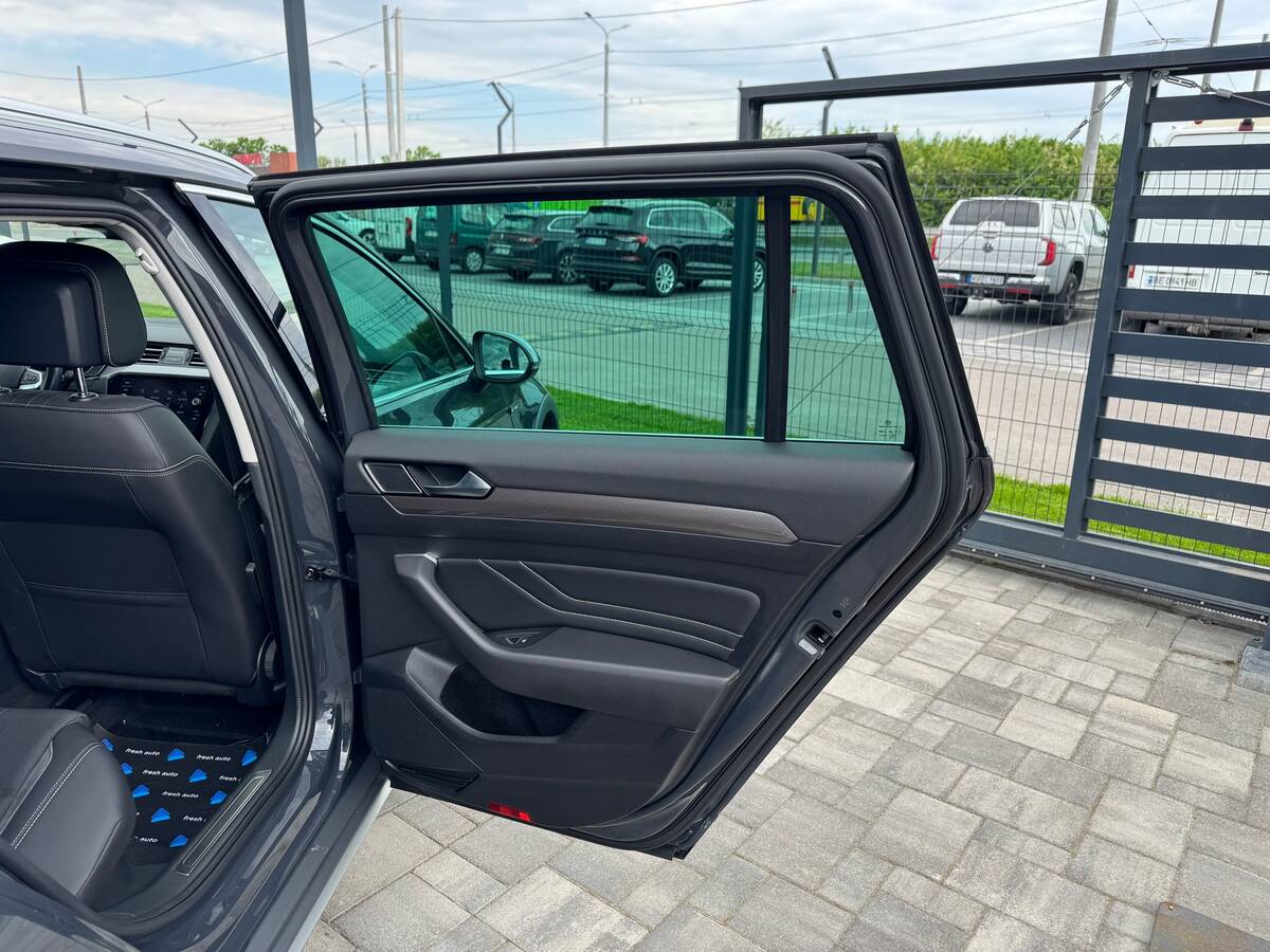 Volkswagen Passat Alltrack 2021 - Об'єм двигуна: 2.0 л.