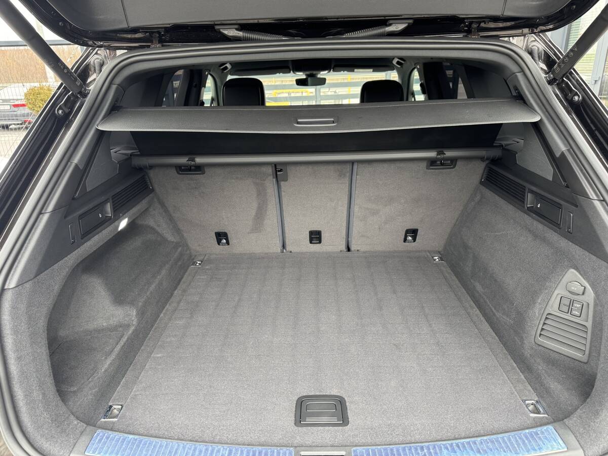 Volkswagen Touareg 2021 - fresh auto