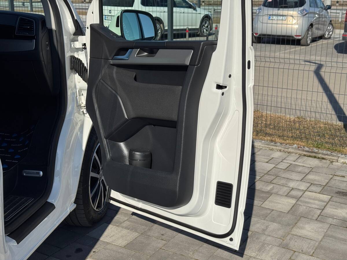 Volkswagen Multivan 2017 - фреш авто