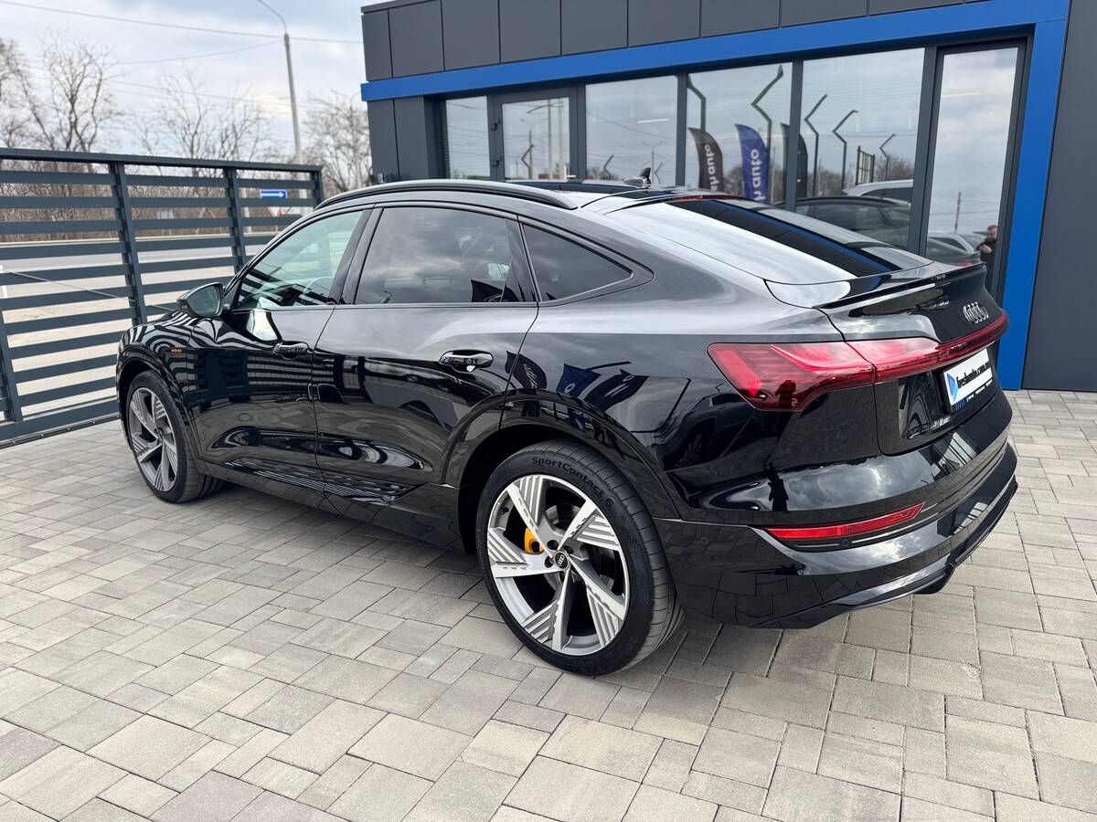 Audi e-tron 2022 - Потужність: 408 кс